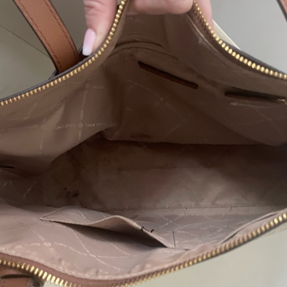 Michael Kors Shoulder Bag❗️CLOSET CLEAR OUT❗️PRICED TO SELL - Picture 6 of 11